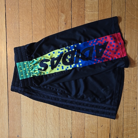 Boys' Adidas Gamescape Shorts, Size M - Picture 2 of 5